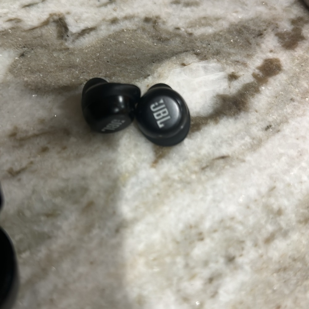 JBL Tune Buds Earphones, Bluetooth and Wireless, Water Resistant Noise Canceling - Picture 7 of 7